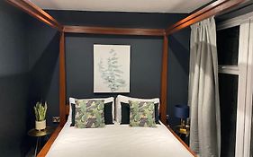 Bespoke, Modern, Ground Floor Apartment With Patio Garden